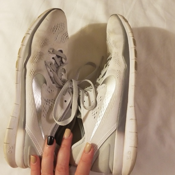 Womens Nikes - Picture 4 of 6